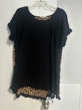 Umgee Women’s Black Frayed hem Layered Leopard Back Short Sleeve Top 1XL